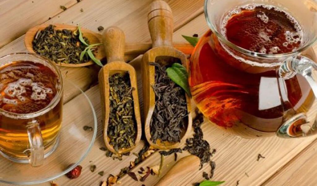 Ceaiul verde, un aliat de nădejde pentru sănătatea inimii Ceaiul verde, o băutură populară consumată în întreaga lume, prezintă multiple beneficii pentru sănătate, inclusiv pentru sistemul cardiovascular