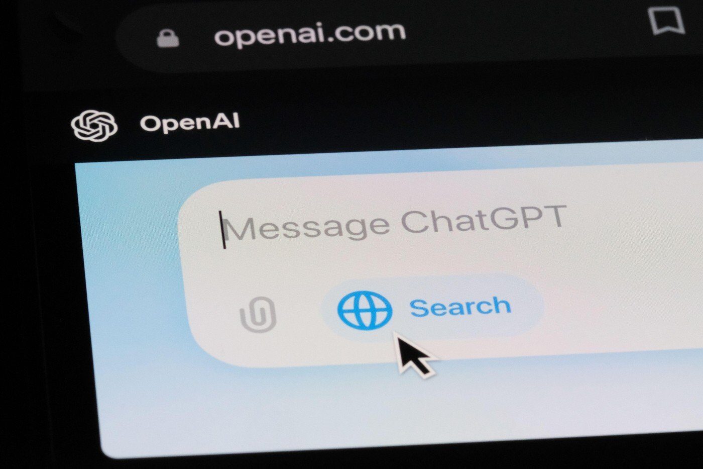 OpenAI lansează GPT-5.4 pentru a contracara reacțiile negative după colaborarea cu Pentagonul OpenAI, compania din spatele ChatGPT, a prezentat recent modelul GPT-5.4, cea mai nouă versiune a sistemului său de inteligență artificială