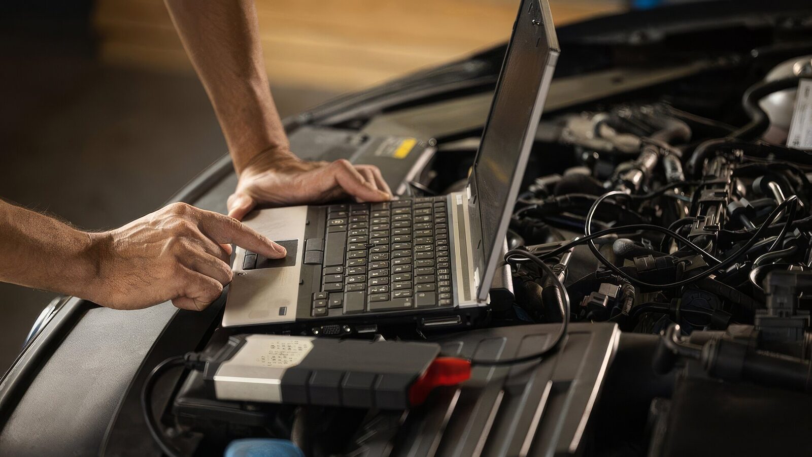 Motorul „bâlbâie” sau mașina vibrează? Cauzele și soluțiile problemelor auto Trepidațiile anormale ale motorului pot semnala o serie de probleme, de la defecțiuni ale componentelor interne până la uzura unor piese mai mari