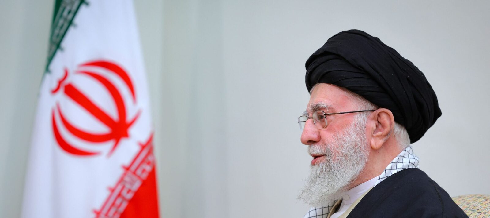 Liderul suprem al Iranului, Ali Khamenei, a murit în urma unui atac americano-israelian Ayatollahul Ali Khamenei, liderul suprem al Iranului din 1989, a murit sâmbătă, la vârsta de 86 de ani, în urma unui atac militar american și israelian