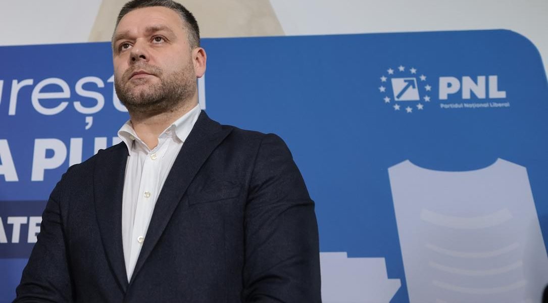 Primăria Capitalei taie peste 700 de posturi pentru a reduce cheltuielile Primarul general al Capitalei, Ciprian Ciucu, a anunțat joi, 26 martie, un plan de restructurare majoră a Primăriei București și a instituțiilor subordonate, care va duce la eliminarea a peste 700 de posturi