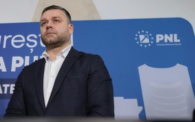Primăria Capitalei taie peste 700 de posturi pentru a reduce cheltuielile Primarul general al Capitalei, Ciprian Ciucu, a anunțat joi, 26 martie, un plan de restructurare majoră a Primăriei București și a instituțiilor subordonate, care va duce la eliminarea a peste 700 de posturi