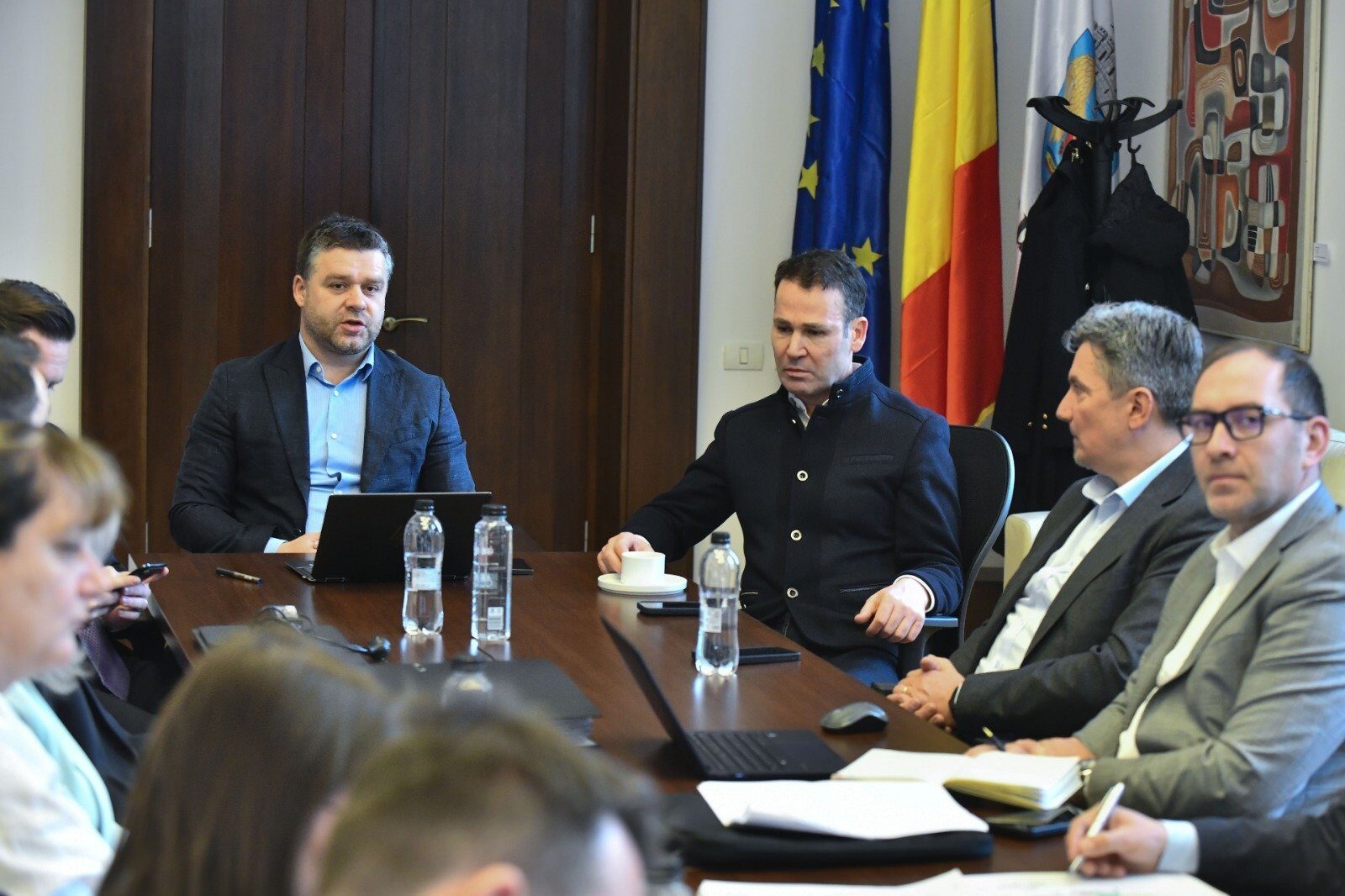 Ciucu și Negoiță, acord pe proiecte majore de infrastructură și regenerare urbană Primarul general al Capitalei, Nicușor Dan, și primarul Sectorului 3, Robert Negoiță, au avut o întâlnire de lucru pentru a armoniza viziunile privind proiecte de infrastructură și regenerare urbană