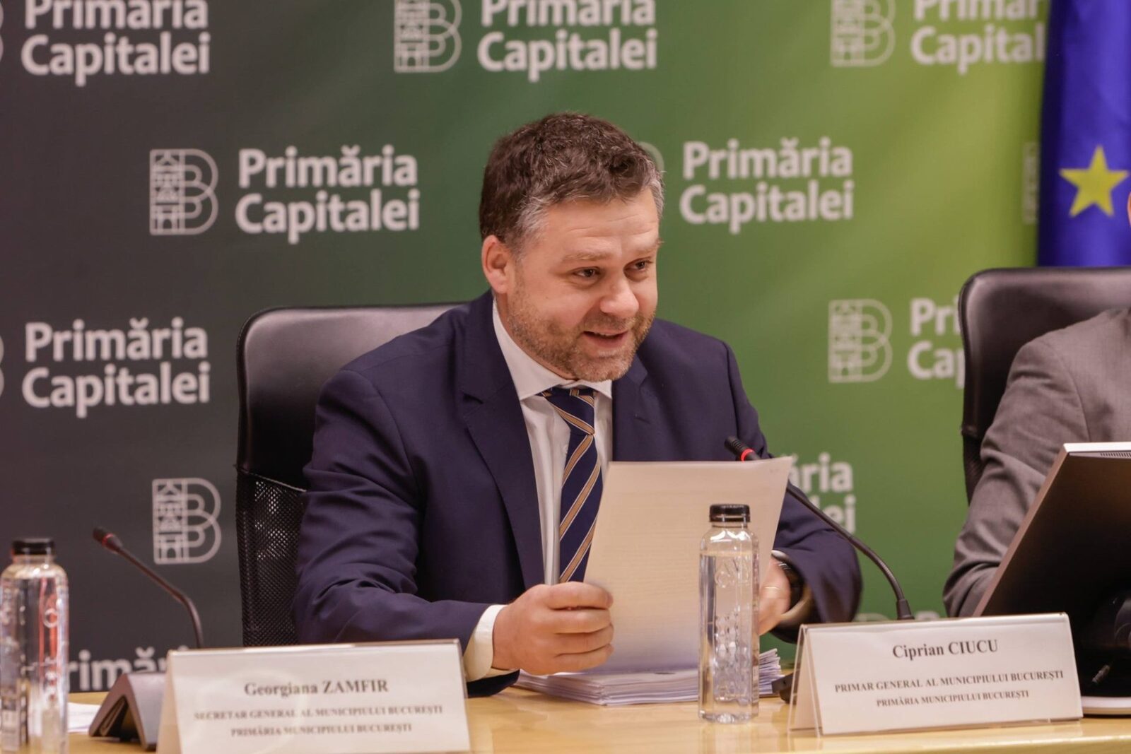 Bucureștiul revine la centralizarea fondurilor: sectoarele, obligate să prezinte proiecte Consiliul General al Municipiului București (CGMB) va decide, în acest an, modul de împărțire a fondurilor către sectoare, o decizie importantă după ce, timp de peste două decenii, sectoarele au avut prioritate în gestionarea bugetului