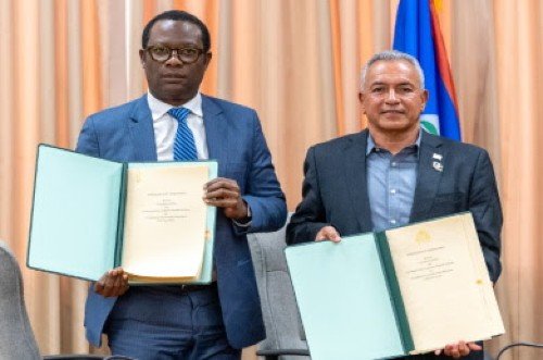 Belize și Guyana, două state membre CARICOM cu resurse forestiere semnificative, au semnat un memorandum de înțelegere (MoU) pentru a consolida cooperarea în domeniul conservării, gestionării durabile și protecției pădurilor
