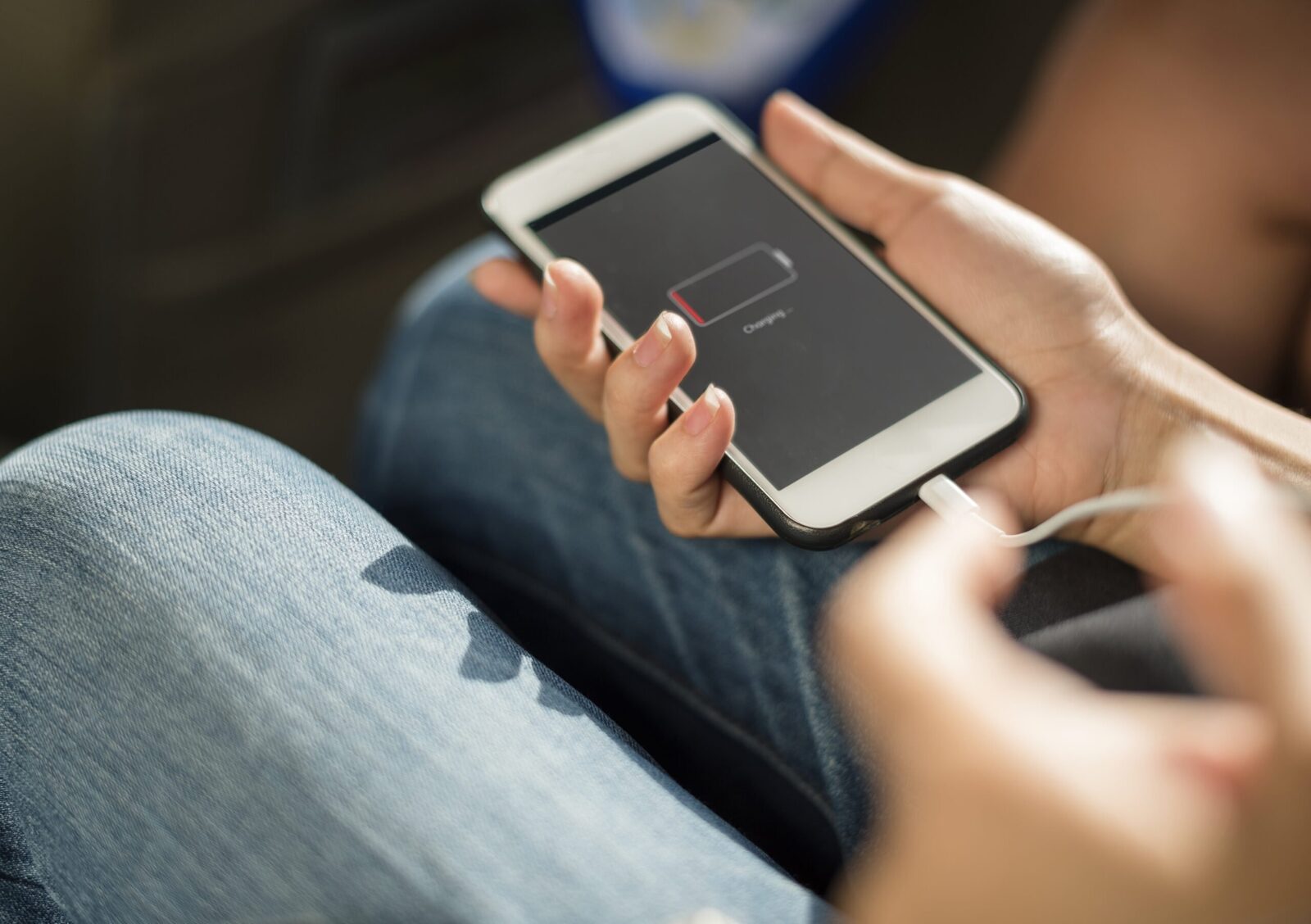 De ce se încinge telefonul la încărcare: Riscuri și soluții