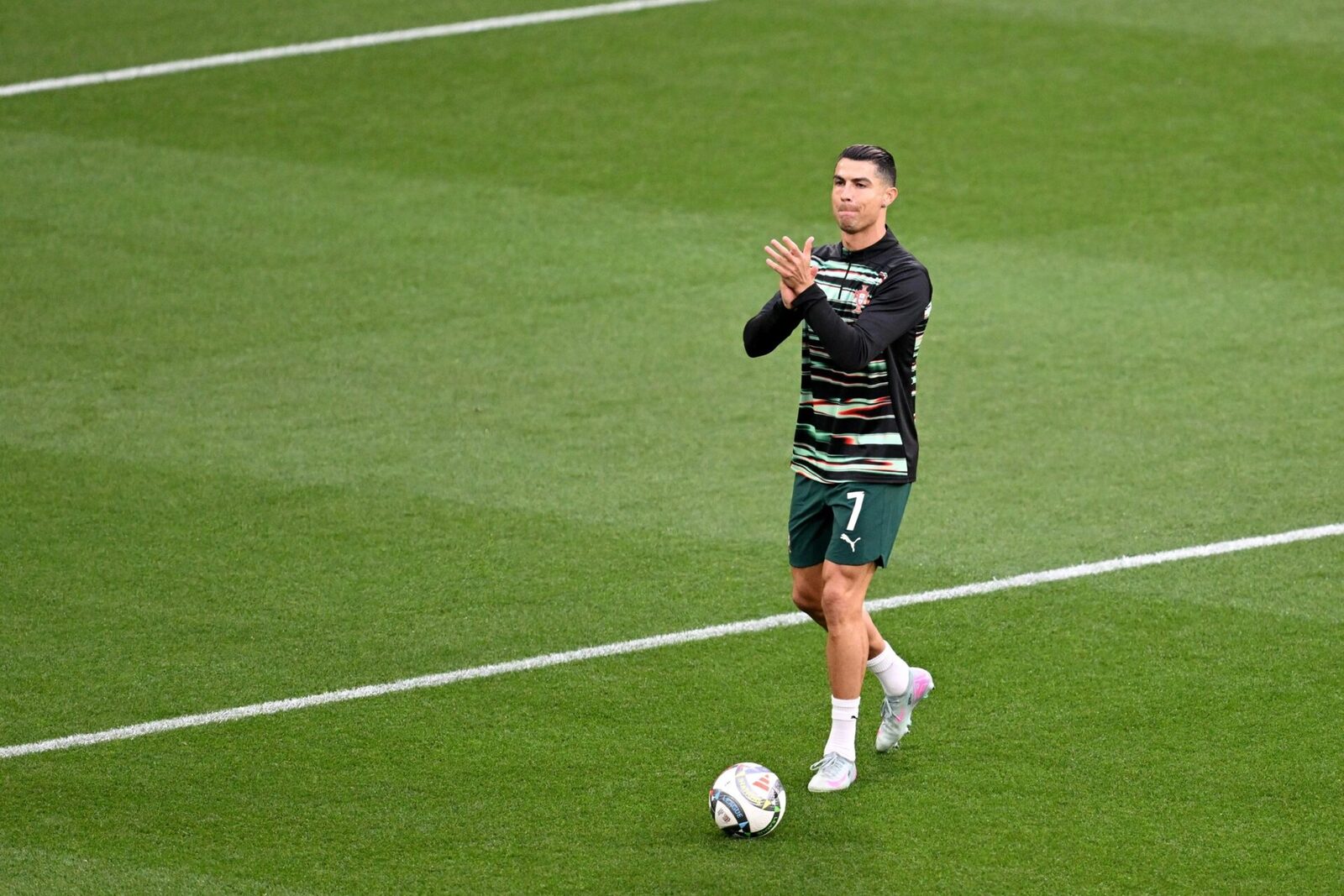 Cristiano Ronaldo, un nou capitol în carieră: superstarul portughez investește într-un club spaniol Starul fotbalului mondial, Cristiano Ronaldo, a făcut o mișcare surprinzătoare în afara terenului, achiziționând o cotă de 25% din acțiunile clubului spaniol UD Almeria