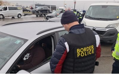 Autocar cu elevi din Maramureș, oprit la granița dintre Austria și Ungaria din cauza neregulilor Un autocar care transporta elevi români implicați într-un proiect european „Erasmus+” a fost oprit la punctul de trecere a frontierei Nickelsdorf, între Austria și Ungaria, din cauza unor nereguli constatate de autorități