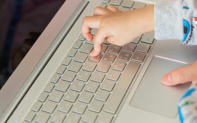 Proton lansează un program care le permite părinților să rezerve adrese de e-mail pentru copii Compania de servicii de e-mail criptat Proton a lansat un program intitulat „Born Private”, care le oferă părinților posibilitatea de a rezerva adrese de e-mail pentru copiii lor, chiar înainte ca aceștia să înceapă să le folosească