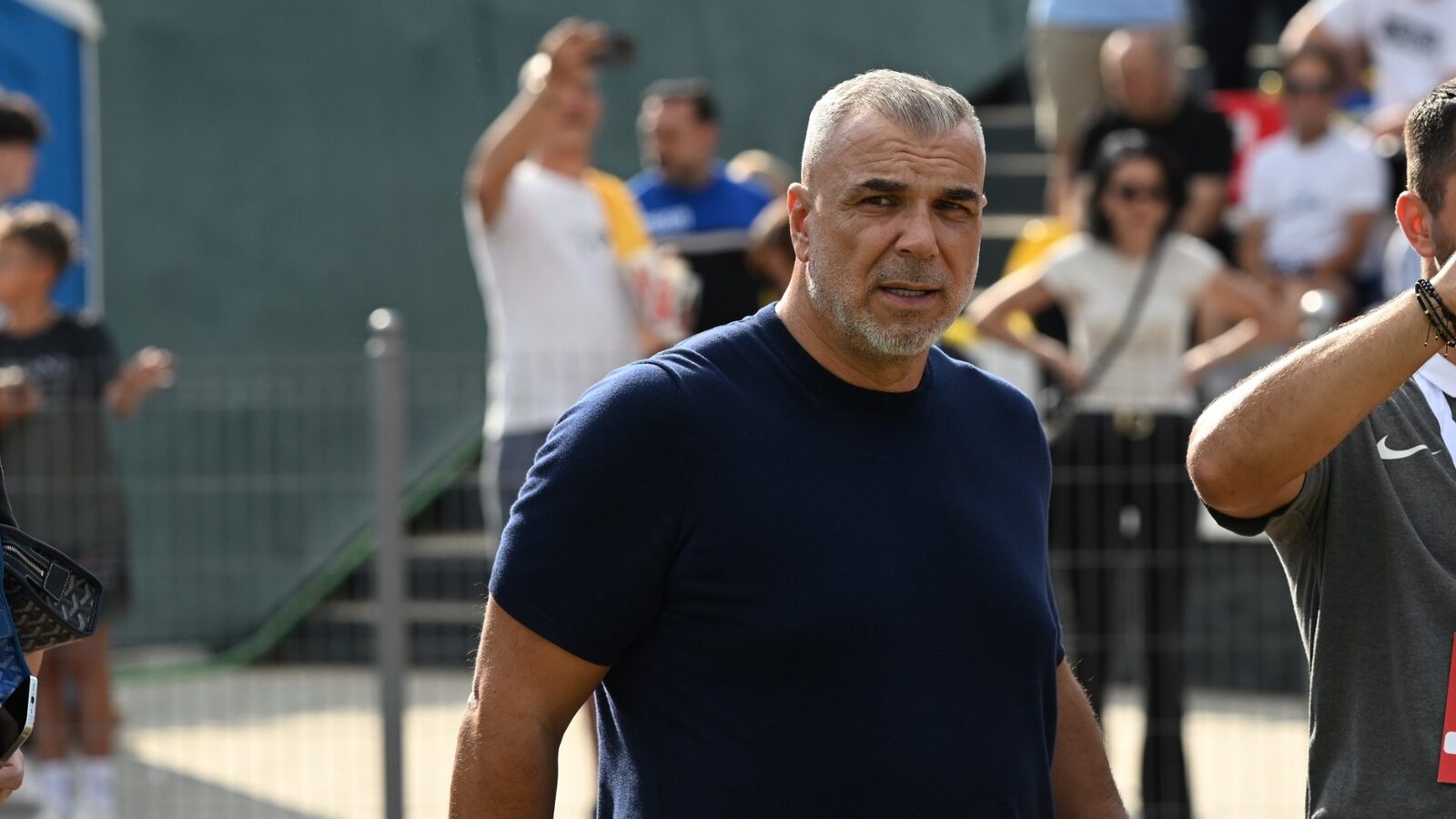 Cosmin Olăroiu, ajutor pentru elevii români blocați în Dubai Dubaiul se confruntă cu perturbări majore ale traficului aerian din cauza tensiunilor crescute în Orientul Mijlociu