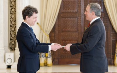 Noul ambasador american la București, acreditat oficial la Cotroceni Darryl Nirenberg și-a prezentat marți scrisorile de acreditare președintelui României, Nicușor Dan, marcând astfel începerea oficială a mandatului său ca ambasador al Statelor Unite în România