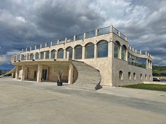 Un nou hotel de lux și extinderea afacerilor vinicole în Boldești Scăieni Grupul Ferrucio, controlat de omul de afaceri Ninel-Aurelian Alexandru, va investi 2,5 milioane de euro într-un hotel de patru stele în Boldești Scăieni, județul Prahova