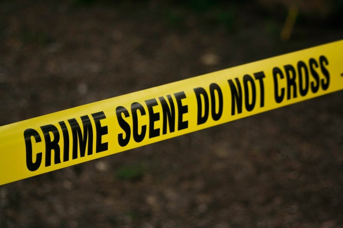 Crimă în familie la Zărnești: Un bărbat găsit mort în râul Valea Prăpăstiilor Un caz șocant de crimă a zguduit comunitatea din Zărnești, județul Brașov, unde autoritățile au descoperit cadavrul unui bărbat în albia râului Valea Prăpăstiilor