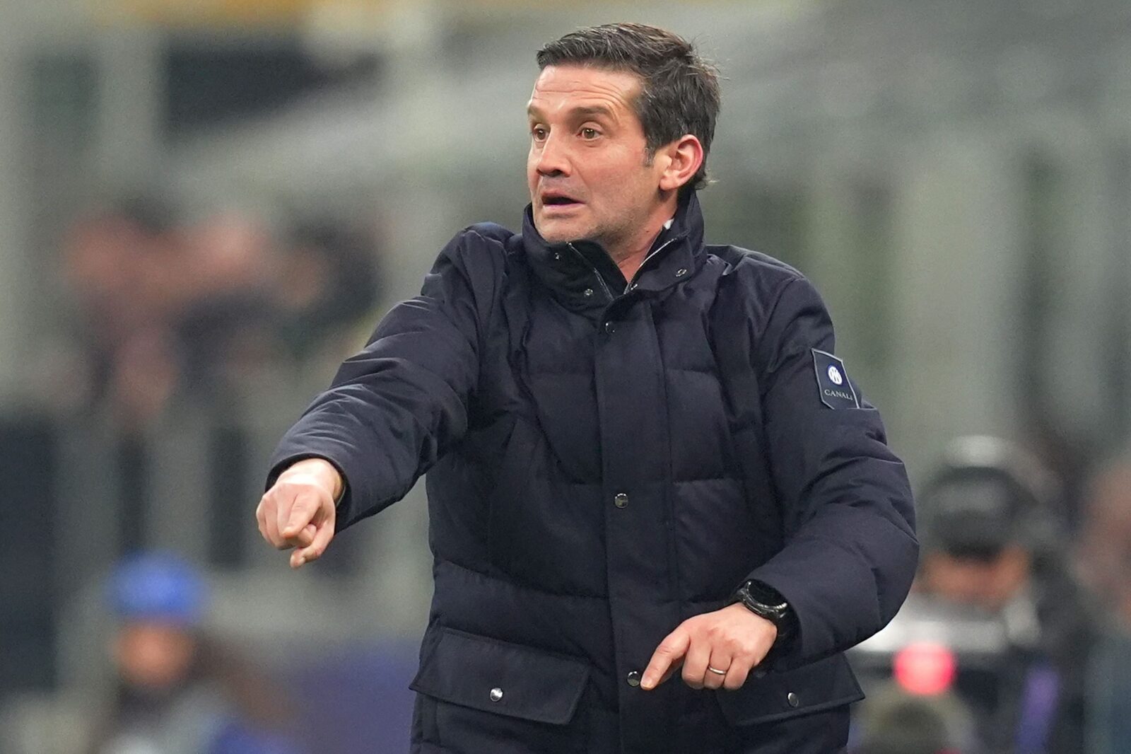 Cristi Chivu, sub lupa criticilor în Italia, în ciuda avansului lui Inter în Serie A În ciuda unui avans considerabil în clasamentul din Serie A, Cristi Chivu, antrenorul român al echipei Inter Milano, se confruntă cu critici din ce în ce mai vehemente din partea presei italiene