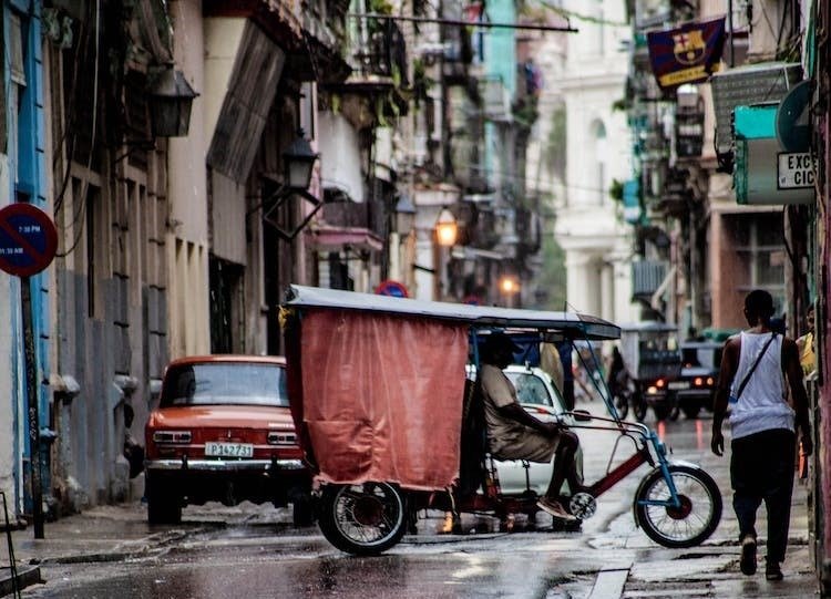 Cuba se confruntă cu o criză de combustibil pentru aviație, zborurile fiind afectate Penuria de kerosen pe aeroporturile din Cuba va continua cel puțin până în luna aprilie, potrivit unei notificări emise de autoritățile aeroportuare