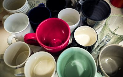 Cum să faci ordine în casă fără să cheltuiești o avere: sfaturi de la specialiști Imaginile cu cămări impecabile și dulapuri perfect organizate sunt tot mai populare pe rețelele sociale, dar pentru mulți oameni, acest ideal poate fi mai degrabă o sursă de stres