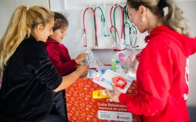„Cutia Bebelușului” revine cu o nouă ediție, vizând reducerea mortalității infantile în România Organizația Salvați Copiii România, împreună cu Fundația OMV Petrom, lansează cea de-a treia ediție a programului „Cutia Bebelușului”
