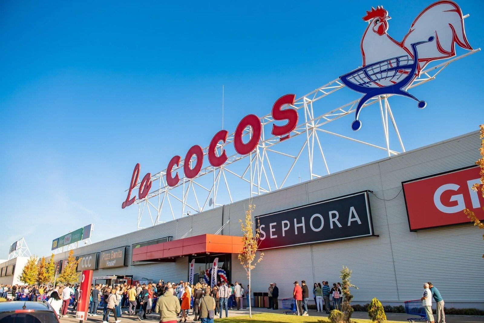 Schwarz, proprietarul Lidl și Kaufland, își prezintă planurile pentru La Cocoș, după aprobarea tranzacției Grupul german Schwarz, unul dintre cei mai mari retaileri alimentari din lume, a făcut publice primele declarații privind viitorul retailerului român La Cocoș