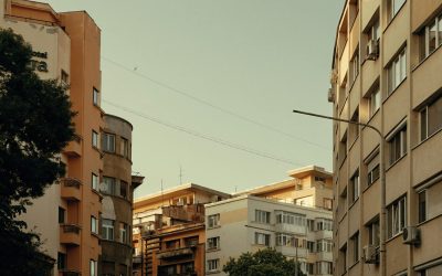 Sărăcia energetică afectează una din cinci gospodării din România Potrivit unui raport recent al Observatorului Român al Sărăciei Energetice (ORSE), aproximativ 21,1% dintre gospodăriile din România se confruntă cu sărăcia energetică, ajungând sub pragul de sărăcie după plata facturilor la energie