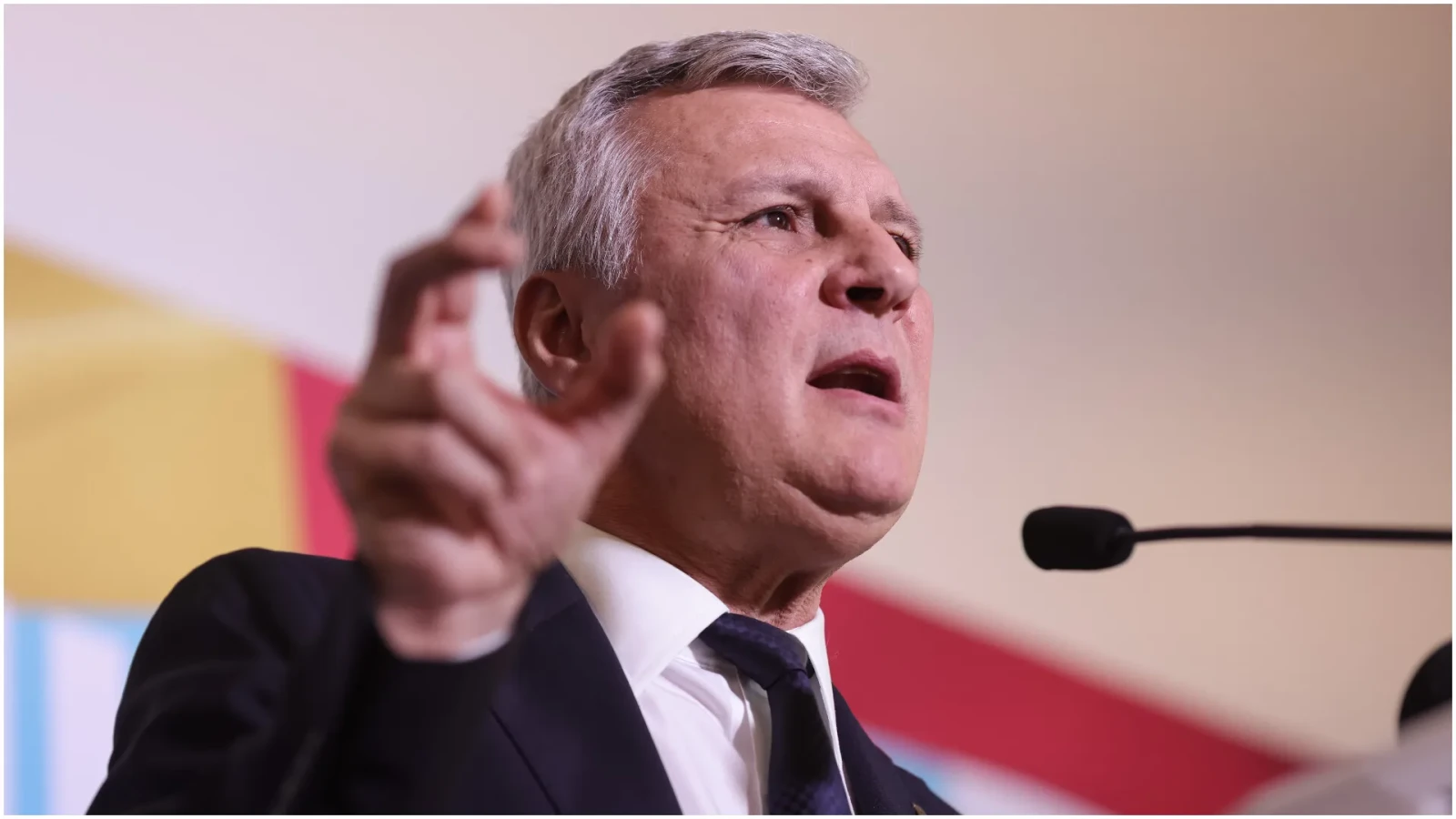 Zamfir, în Parlament: Simion, ești Antonio Giordano sau George Simion?