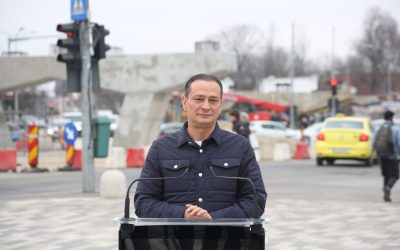 Pasajul Apărătorii Patriei: Lucrările continuă, dar legalitatea proiectului este contestată Primăria Sectorului 4 a anunțat începerea montării tablierului metalic al pasajului de la Apărătorii Patriei, un proiect de infrastructură important pentru fluidizarea traficului