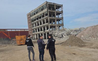 Amenzi usturătoare pentru demolările ilegale pe platforma Aversa O companie de construcții a fost amendată cu 10.000 de lei pentru demolarea fără autorizație a unei clădiri din Sectorul 2