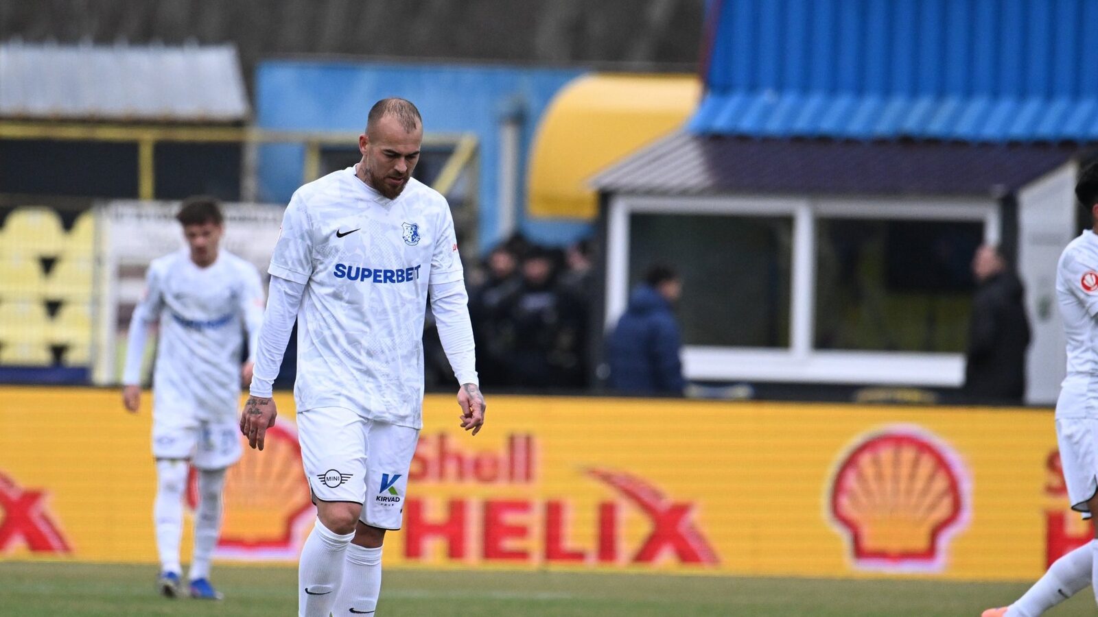 Alibec, indisponibil pentru startul play-out-ului și ratarea barajului cu Turcia Denis Alibec, atacantul Farului Constanța, va rata startul play-out-ului din SuperLiga din cauza unei accidentări suferite recent