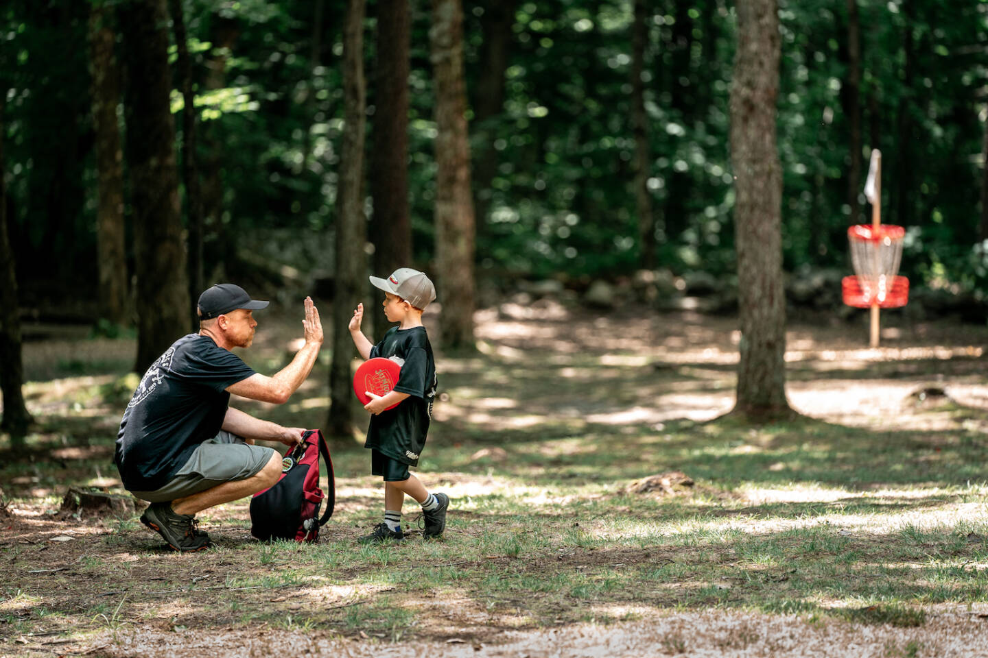 Disc golf, sportul care câștigă teren în România: de la parcuri la competiții internaționale Disc golf, o combinație între golf și frisbee, se profilează ca un sport cu potențial în România