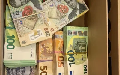 Sute de mii de euro, găsiți la domiciliul șefului ARR, într-un dosar de corupție Cristian Anton, șeful Autorității Rutiere Române (ARR), este vizat într-un dosar de corupție instrumentat de Direcția Națională Anticorupție (DNA)