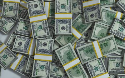 Trump explorează ideea unei contribuții financiare arabe la un eventual război cu Iranul Fostul președinte american Donald Trump ar putea căuta finanțare din partea țărilor arabe pentru a acoperi costurile unui potențial război împotriva Iranului, potrivit afirmațiilor purtătoarei sale de cuvânt, Karoline Leavitt