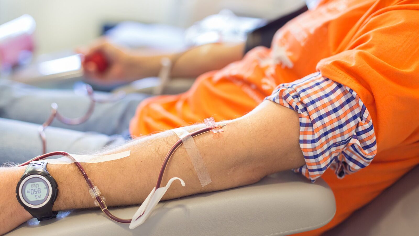 Donarea de sânge în România: Beneficii și condiții Donarea de sânge este un proces medical vital, dar procentul donatorilor în România rămâne scăzut, deși statul oferă o serie de beneficii pentru a încuraja participarea