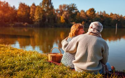 Dragostea după 40 de ani: un nou capitol pentru relațiile romantice Clișeele romantice, perpetuate de filme și seriale, indică adesea că fericirea în cuplu este o problemă a tinereții