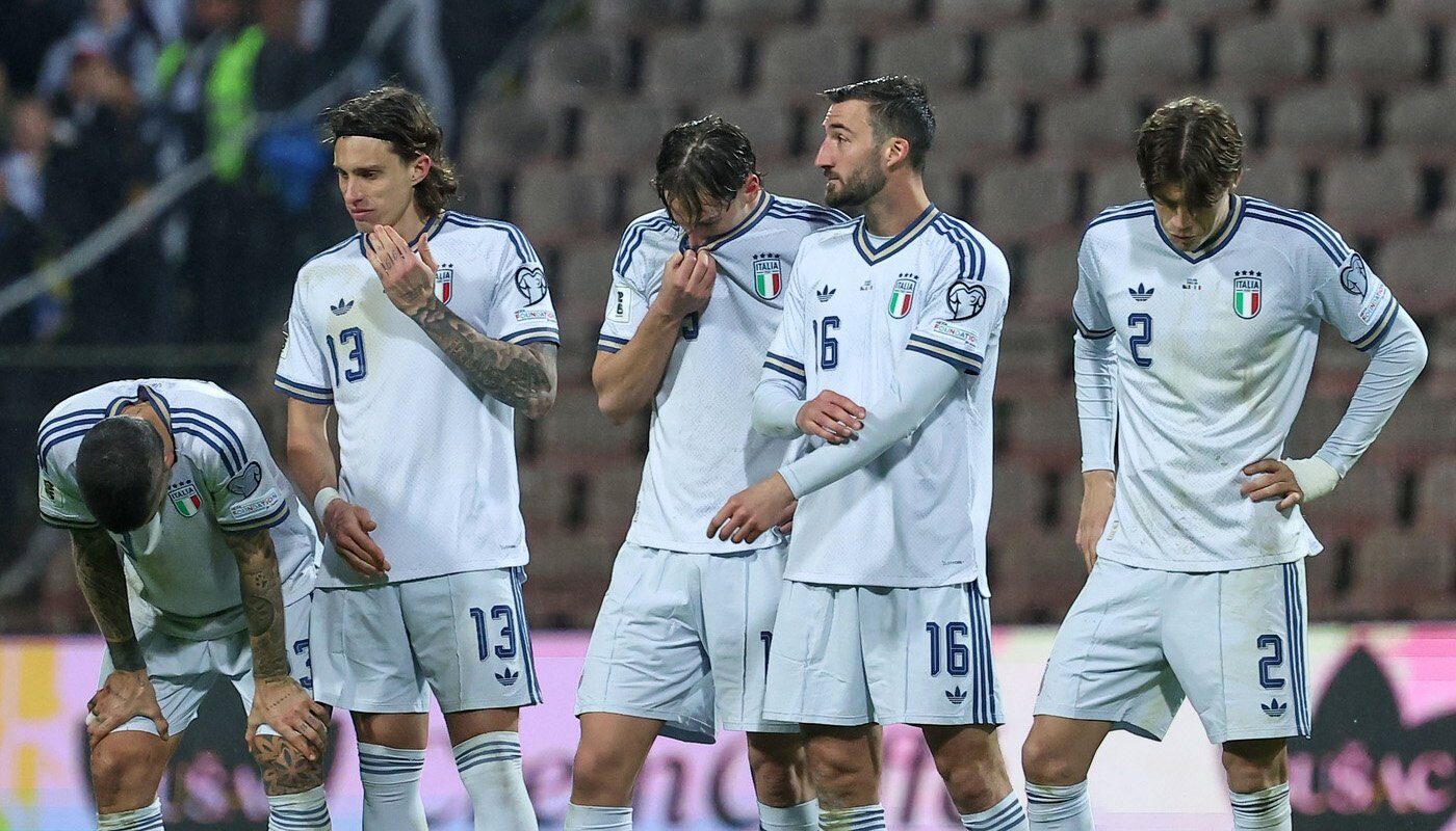 Italia, din nou absentă de pe scena mondială Italia, cvadruplă campioană mondială, traversează o perioadă extrem de dificilă în fotbal