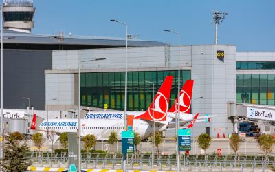 Turcia suspendă zborurile către mai multe țări din Orientul Mijlociu Turcia a luat o decizie surprinzătoare de a suspenda temporar zborurile către mai multe țări din Orientul Mijlociu, începând de luni seară