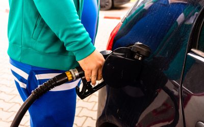 Ordonanța privind criza carburanților: Măsuri cu efecte limitate, promise de guvern Guvernul a adoptat o ordonanță de urgență pentru a aborda criza de pe piața carburanților, dar specialiștii avertizează că efectele acesteia la pompă ar putea fi nesemnificative