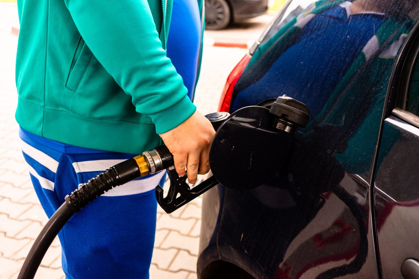 Ordonanța privind criza carburanților: Măsuri cu efecte limitate, promise de guvern Guvernul a adoptat o ordonanță de urgență pentru a aborda criza de pe piața carburanților, dar specialiștii avertizează că efectele acesteia la pompă ar putea fi nesemnificative