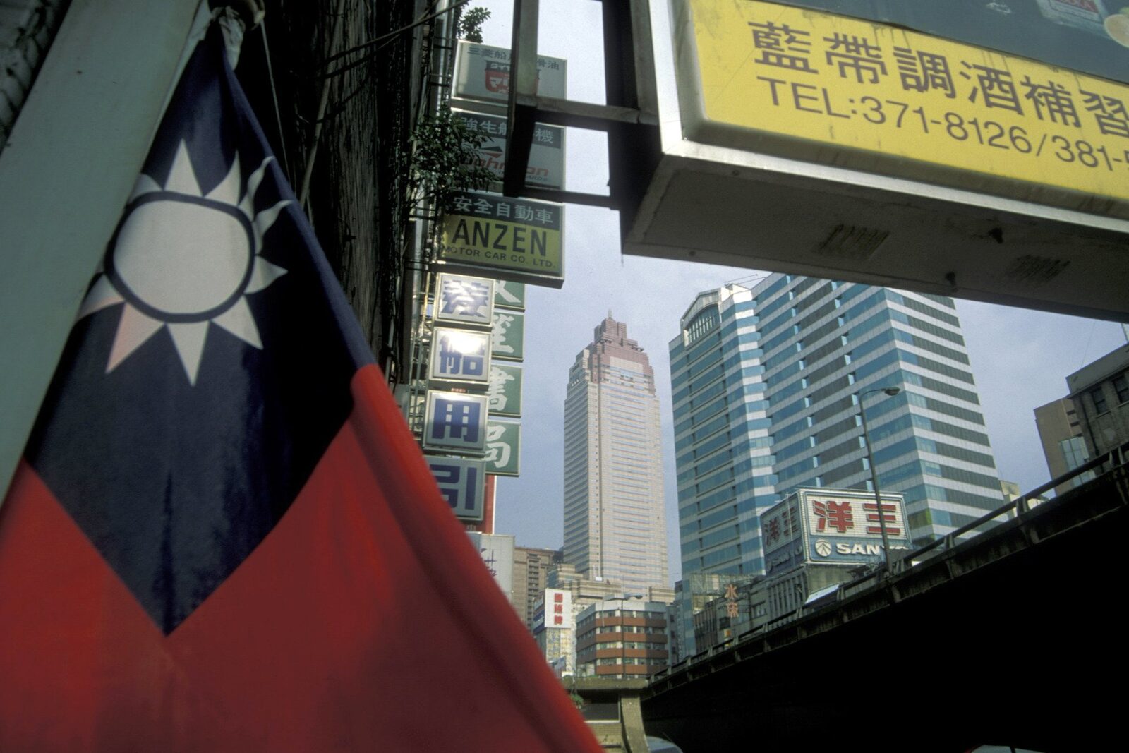 Xi Jinping o invită pe lidera opoziției din Taiwan la Beijing Președintele Chinei, Xi Jinping, a adresat o invitație liderului principalului partid de opoziție din Taiwan, Cheng Li-wun, pentru o vizită în China în luna aprilie