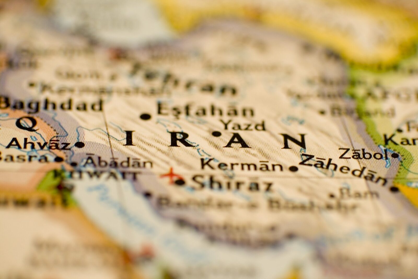 Explozii puternice în Iran, vizibile din spațiu Seria de explozii care au zguduit luni seară apropierea orașului Isfahan, din centrul Iranului, a fost atât de intensă încât a putut fi detectată de un satelit meteorologic