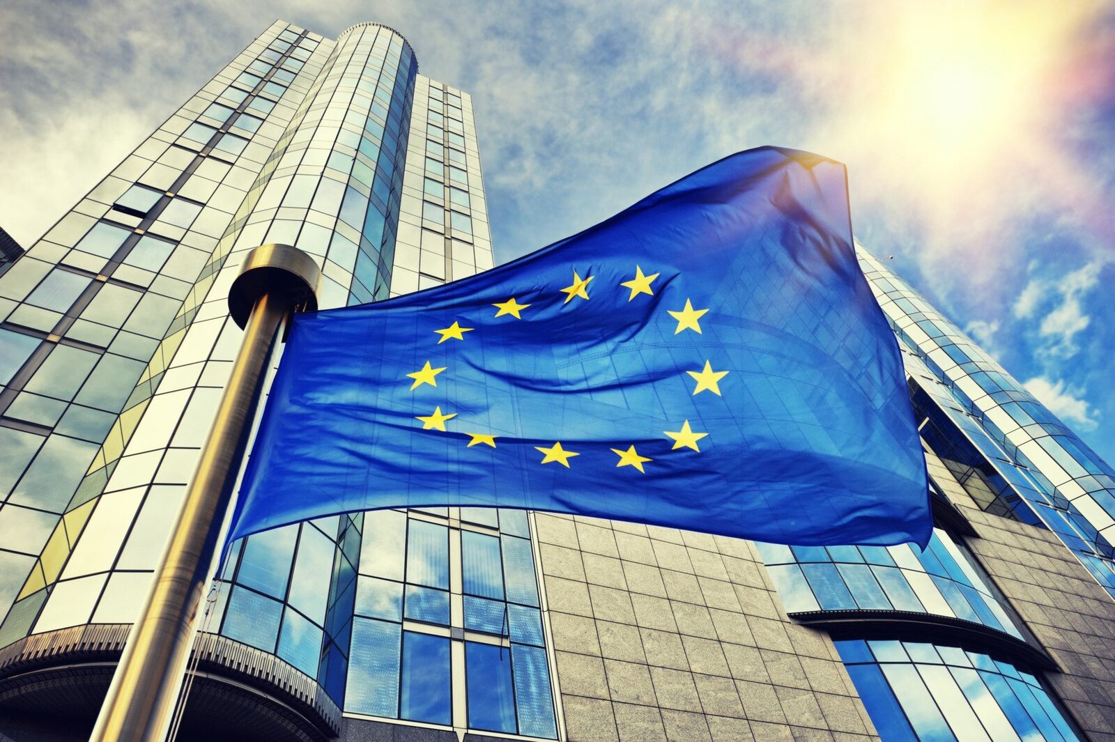 UE răspunde amenințărilor lui Trump la adresa Spaniei Uniunea Europeană a transmis un avertisment clar Statelor Unite, după ce președintele american Donald Trump a amenințat cu ruperea relațiilor comerciale cu Spania