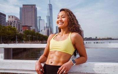 O simplă vestă ponderată ar putea fi cheia pentru oase puternice și un metabolism echilibrat, mai ales după 50 de ani Un studiu recent sugerează că purtarea unei veste ponderate, combinată cu exerciții fizice simple, poate preveni pierderea densității osoase și poate îmbunătăți sensibilitatea la insulină în rândul femeilor aflate la menopauză