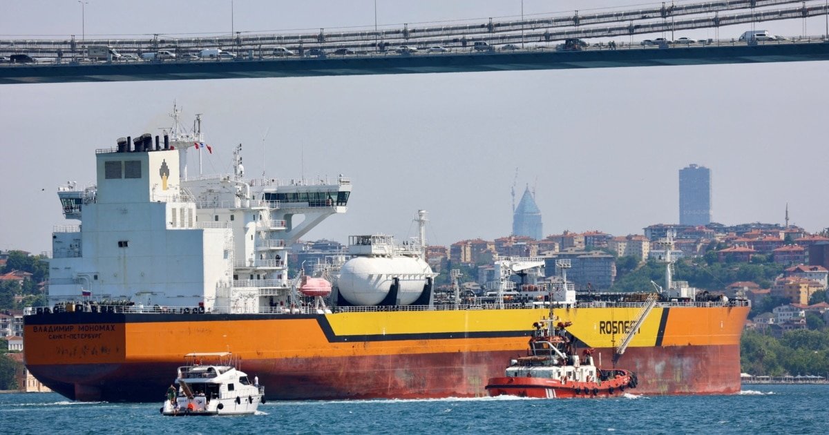 SUA relaxează temporar sancțiunile asupra petrolului rusesc pentru a stabiliza piața globală Departamentul Trezoreriei Statelor Unite a emis o licență de 30 de zile care permite vânzarea petrolului rusesc și a produselor petroliere încărcate pe nave până pe 12 martie