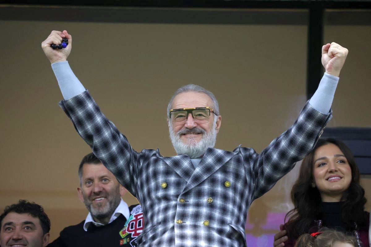 Ivan, ținta lui Becali pentru sezonul viitor: Rădoi îl curtează, China în așteptare FCSB își pregătește pașii pentru sezonul viitor, iar Andrei Ivan, atacantul de la Panserraikos, este prima țintă a lui Gigi Becali