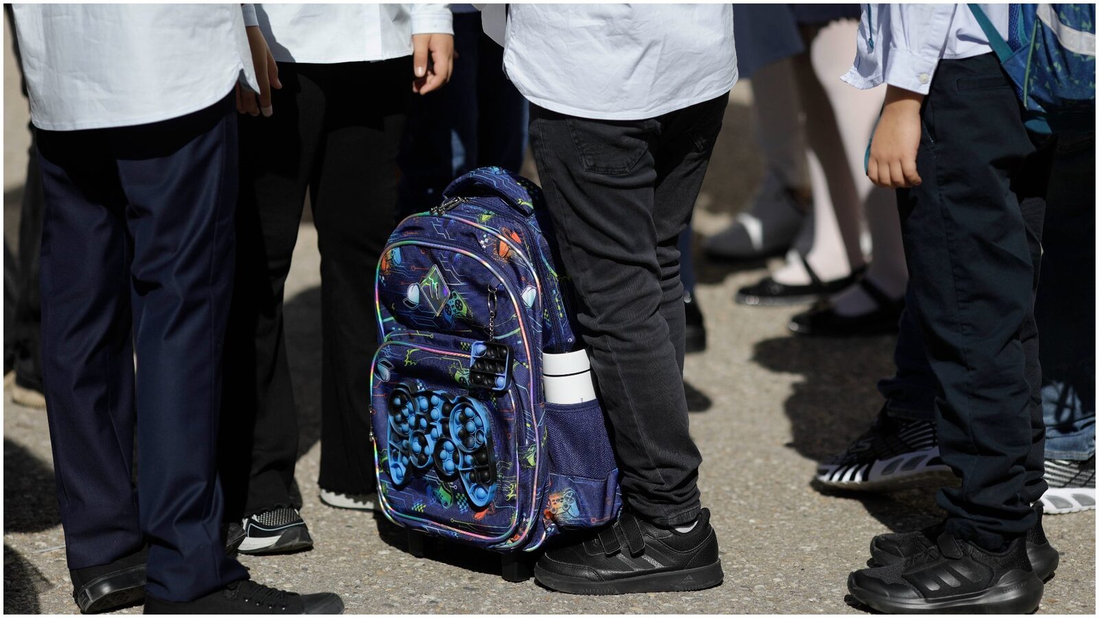 Elev italian, reținut după ce a pulverizat spray iritant în școală pentru a evita un test Un elev dintr-o școală din Italia a provocat panică și a pus în pericol zeci de colegi după ce a recurs la un gest extrem pentru a scăpa de un test