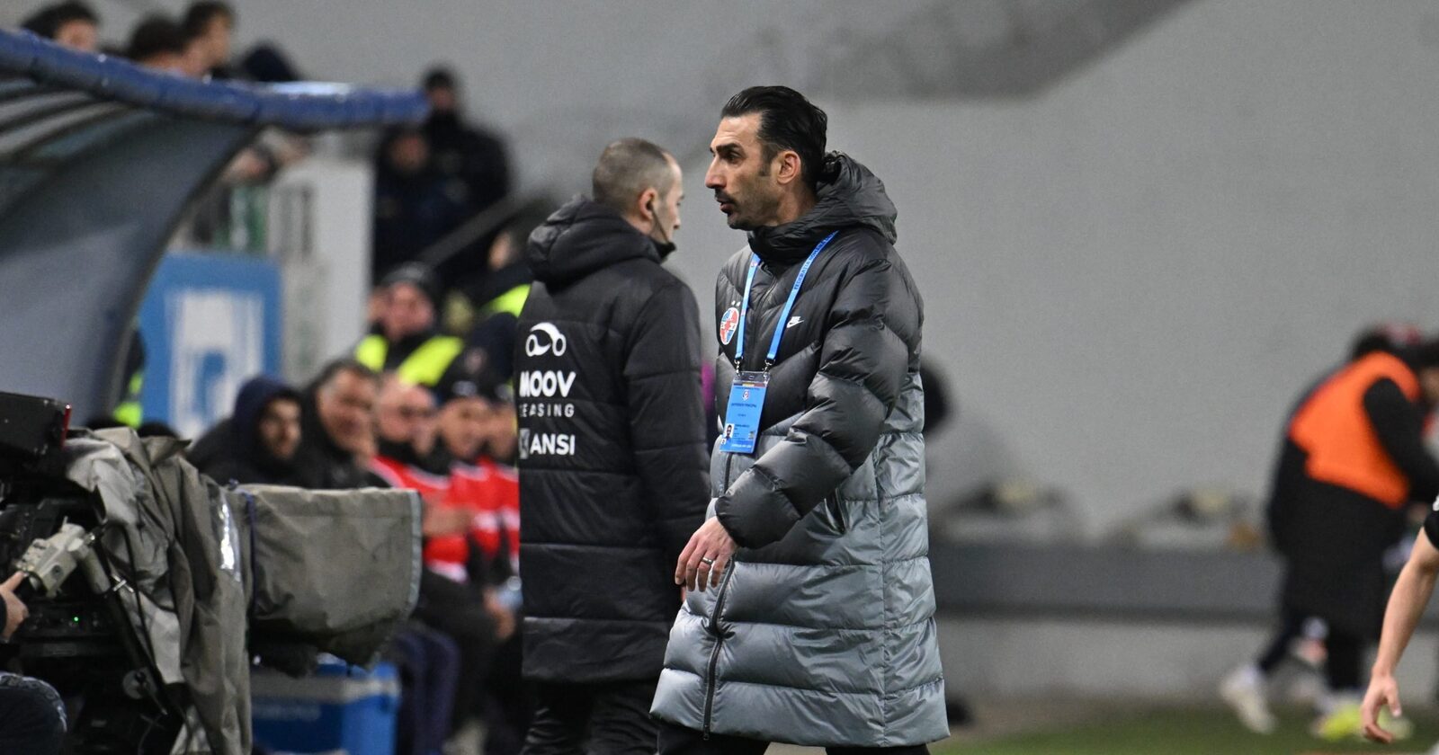 Charalambous, dispus să plece de la FCSB, dar nu cere compensații Antrenorul echipei FCSB, Elias Charalambous, a declarat că este pregătit să părăsească clubul dacă i se va solicita acest lucru, după un sezon dezamăgitor pentru campioana en-titre