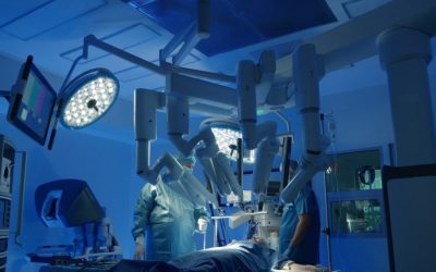 Proteze de șold montate cu ajutorul robotului: o premieră la spitalul foișor O pacientă în vârstă de 61 de ani a beneficiat recent de o intervenție chirurgicală complexă de dublă protezare de șold, realizată cu ajutorul unui robot chirurgical la Spitalul Foișor din București