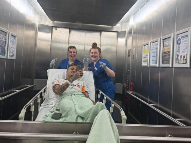 Accidentare gravă pentru Noa Lang: Degetul mare operat după meciul cu Liverpool Fotbalistul olandez Noa Lang, legitimat la Galatasaray, a suferit o accidentare gravă în timpul meciului cu Liverpool