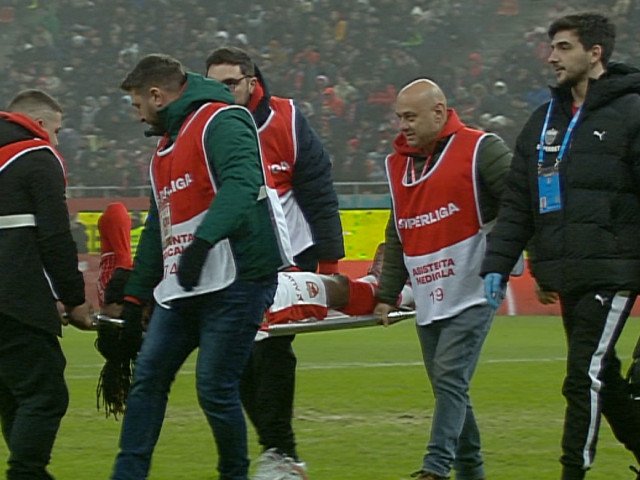 Accidentare gravă pentru dinamo: jucător transportat cu targa