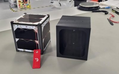 Un satelit românesc, lansat cu succes în spațiu de o rachetă SpaceX Un satelit dezvoltat în România, numit EMISAR, a fost lansat cu succes în spațiu la bordul unei rachete SpaceX Falcon 9