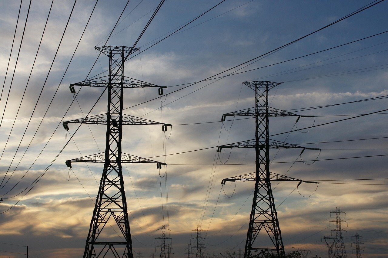 ANRE vrea să stopeze speculațiile pe piața racordării la rețeaua electrică Autoritatea Națională de Reglementare în Domeniul Energiei (ANRE) a lansat în dezbatere publică un proiect care vizează modificarea regulilor de racordare la rețelele electrice