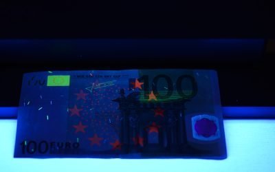 Falsificatori de bancnote, prinși în flagrant în Brăila și Galați Brăila și Galați sunt teatrul unor recente operațiuni de amploare, în care autoritățile au reținut mai mulți suspecți implicați în falsificarea și utilizarea de bancnote contrafăcute